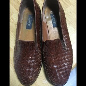 Vintage brown leather loafers size 7 1/2
